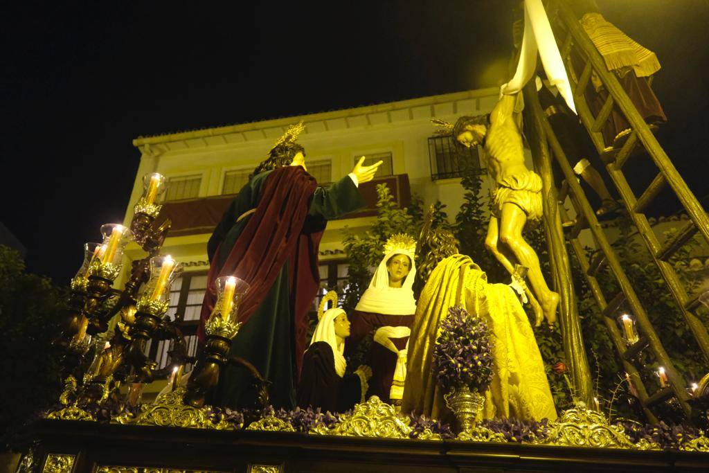 Más de 30.000 personas acudieron este sábado a los desfiles procesionales en Vélez-Málaga. 