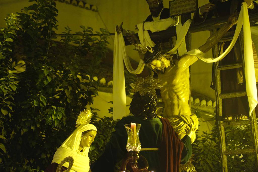 Más de 30.000 personas acudieron este sábado a los desfiles procesionales en Vélez-Málaga. 