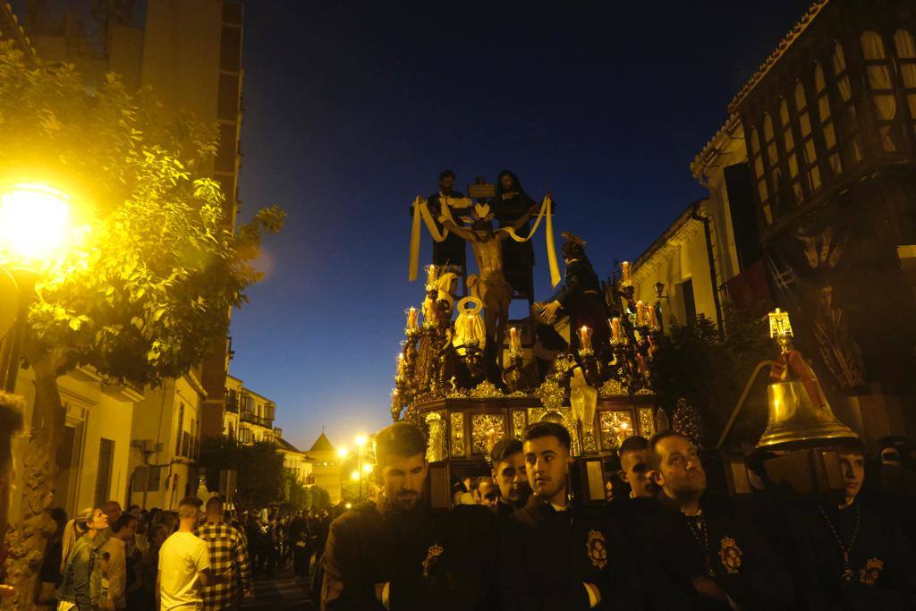 Más de 30.000 personas acudieron este sábado a los desfiles procesionales en Vélez-Málaga. 