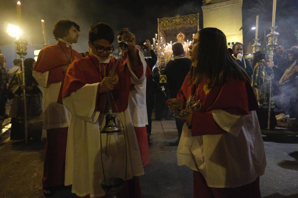 Más de 30.000 personas acudieron este sábado a los desfiles procesionales en Vélez-Málaga. 