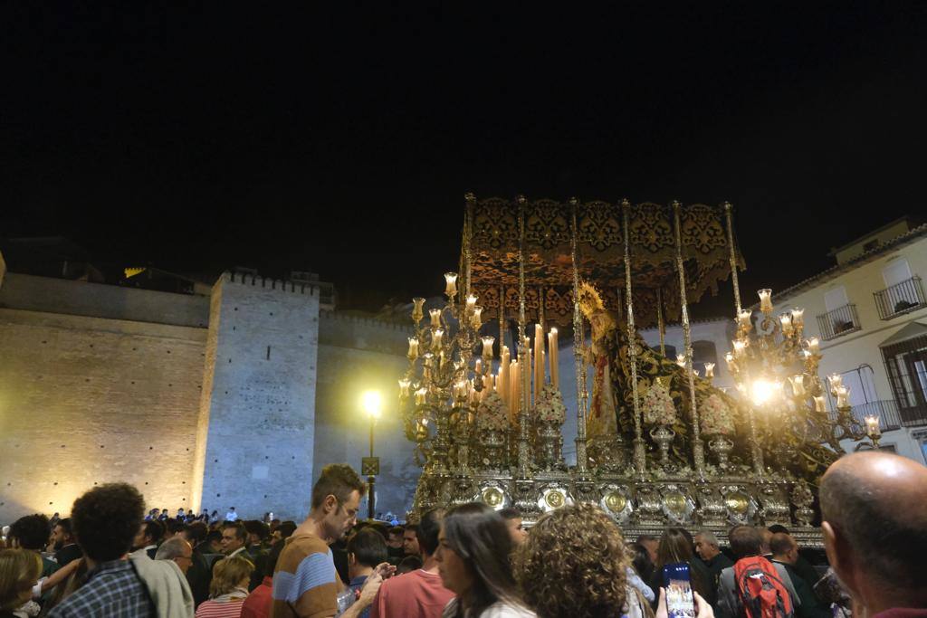 Más de 30.000 personas acudieron este sábado a los desfiles procesionales en Vélez-Málaga. 