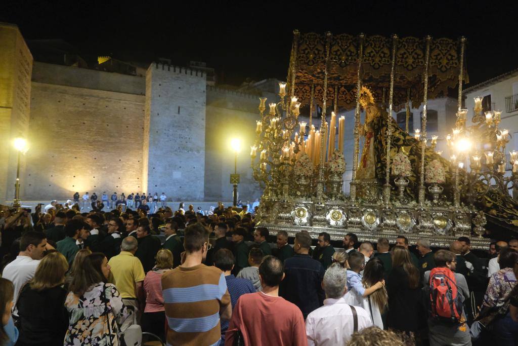 Más de 30.000 personas acudieron este sábado a los desfiles procesionales en Vélez-Málaga. 