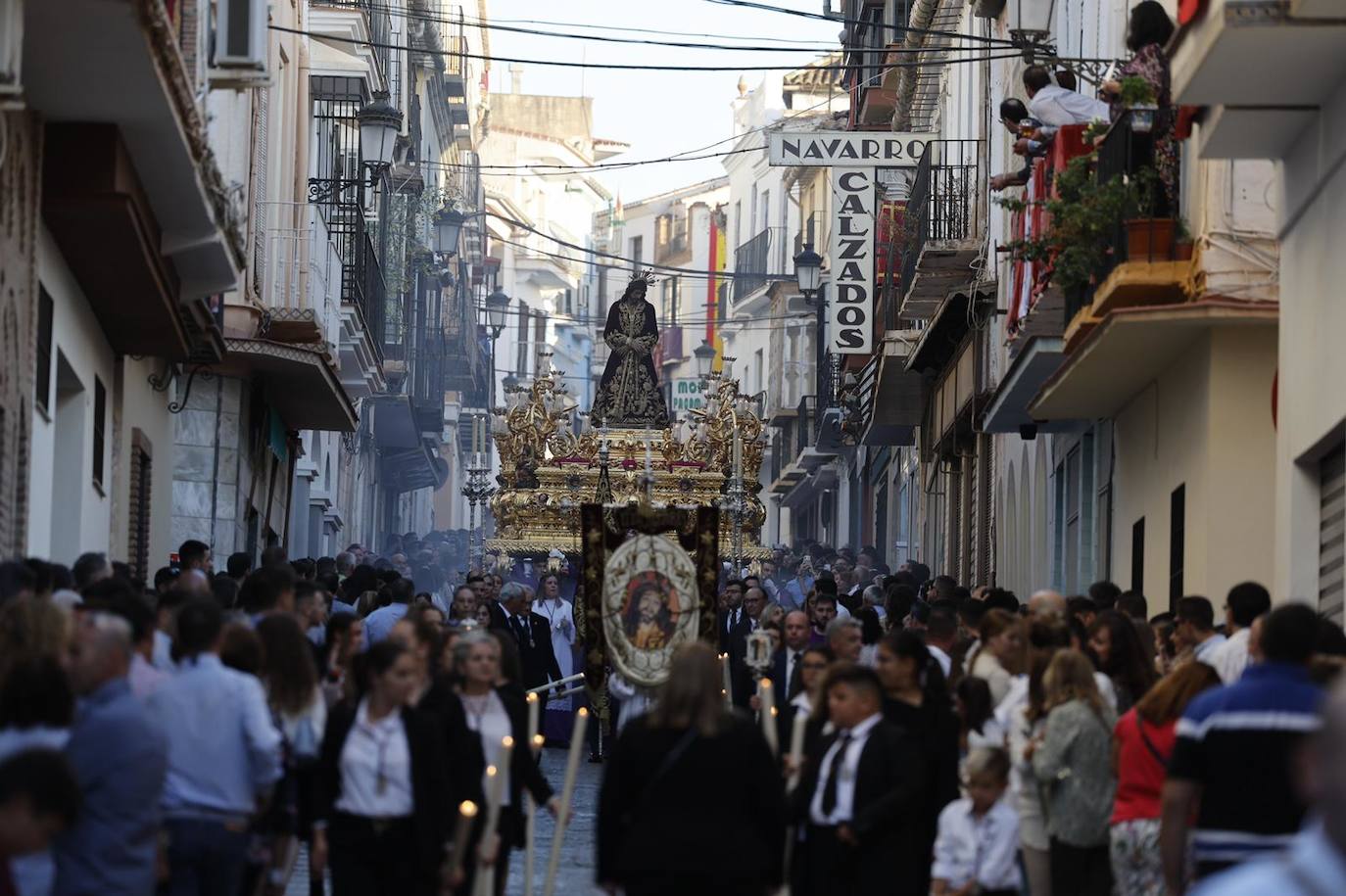 Más de 30.000 personas acudieron a los desfiles procesionales en Vélez-Málaga. 