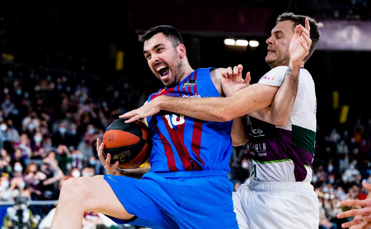 Oriola y Abromaitis, durante el Barcelona-Unicaja de la pasada temporada. 