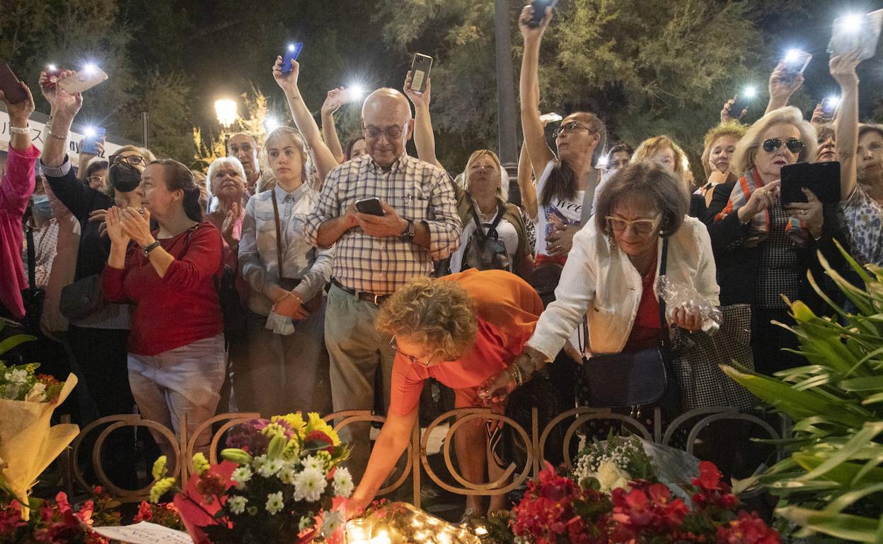 Ciudadanos de Granada dejan mensajes de despedida a Spiriman 