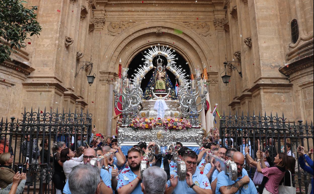 La Virgen de la Cabeza llena el Centro de Málaga de aires romeros de Sierra  Morena | Diario Sur