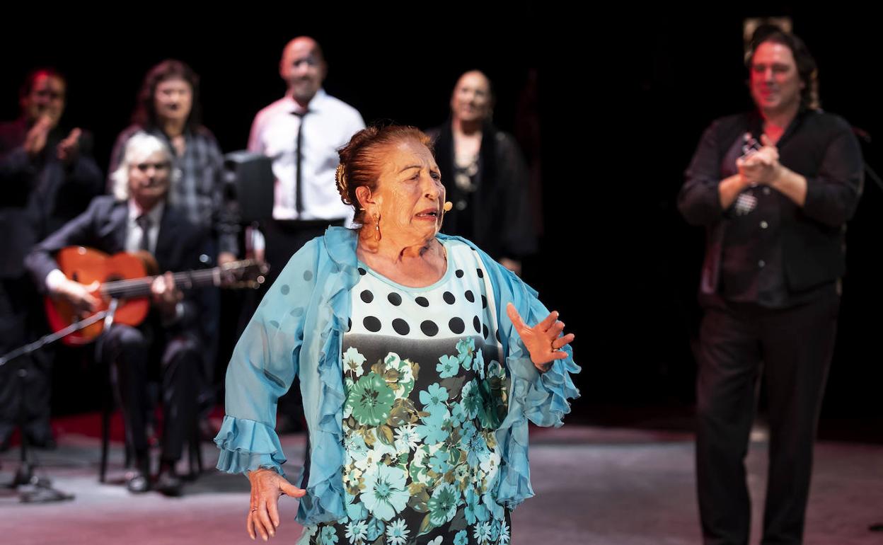 La Cañeta, ayer en el Cervantes, donde le rindieron homenaje a su trayectoria flamenca. 