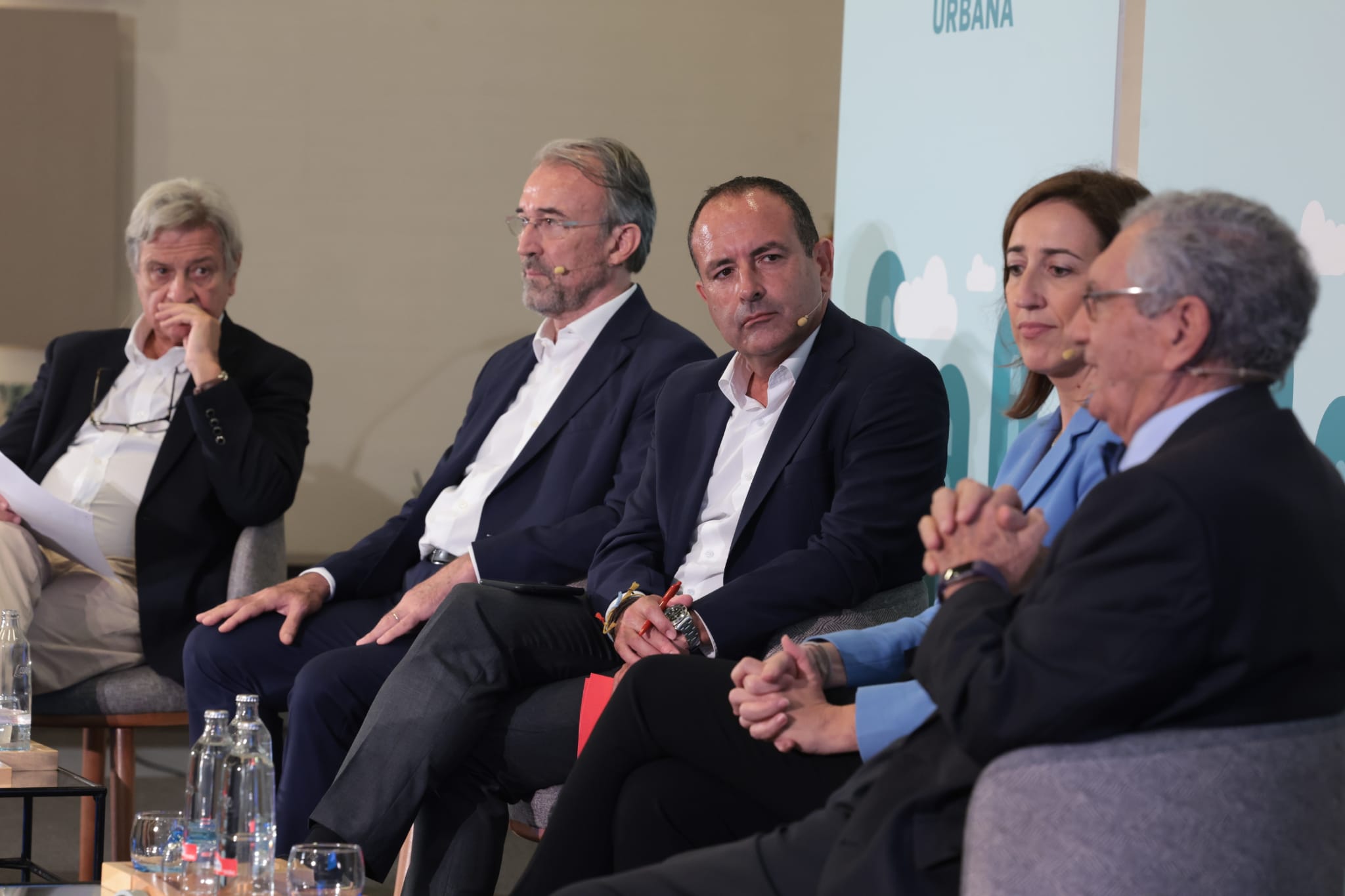 El foro, organizado por el Ayuntamiento de la capital y SUR, cuenta con la presencia de expertos en infraestruturas y proyectos.