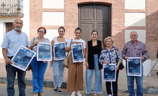 Acto de presentación de la actividad, este miércoles en el casco histórico torroxeño. 