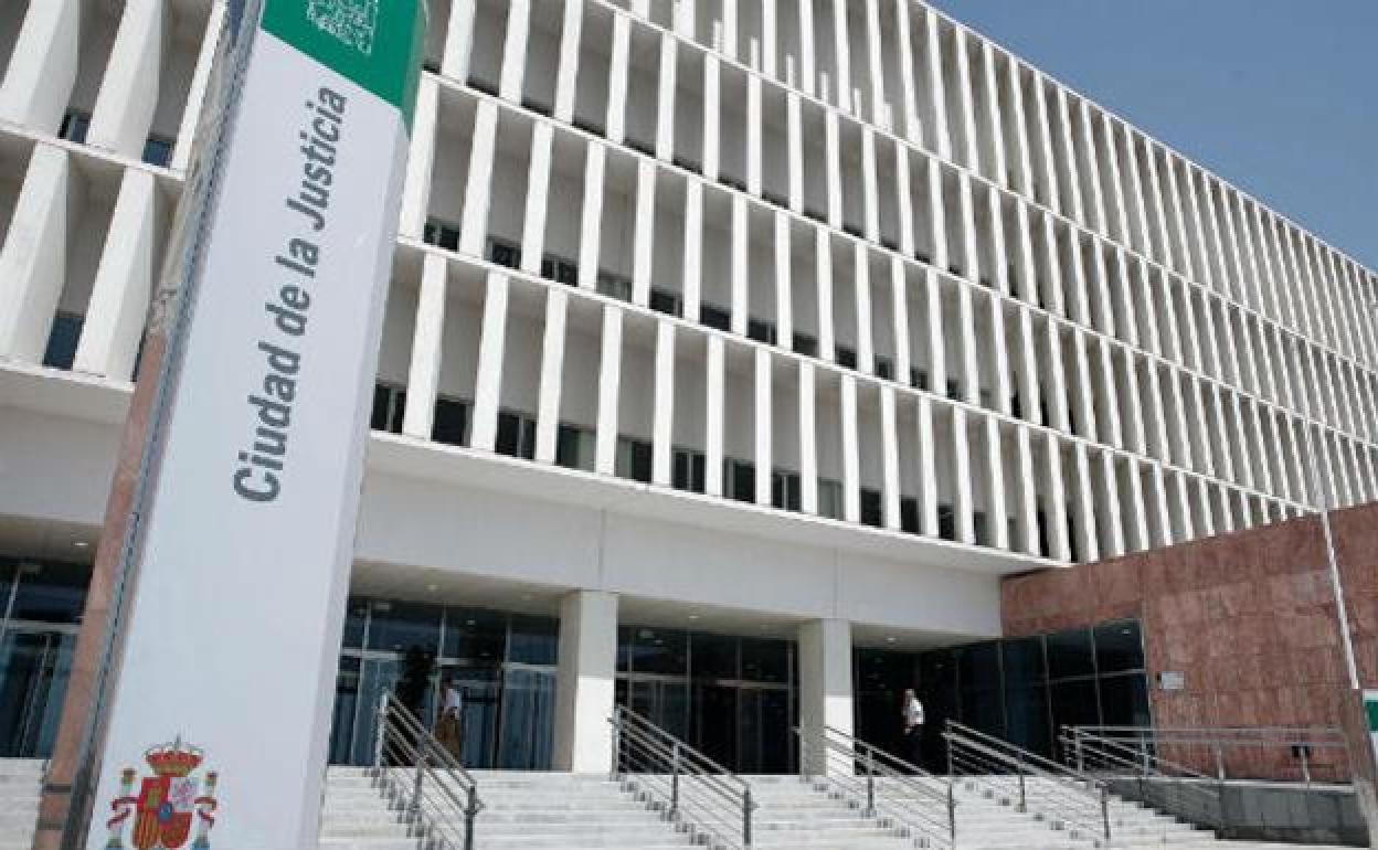 Piden cuatro años de cárcel para un acusado de romper tres dientes a otro en una pelea en Málaga