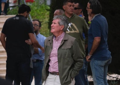 Imagen secundaria 1 - Arriba, el presidente de la Fundación Unicaja, José Manuel Domínguez. Abajo, José Romero, amigo íntimo de Martín Urbano. A la derecha, Mario Pesquera, con chaqueta celeste.
