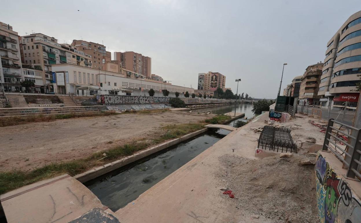 Aspecto de las obras de cimentación de los extremos del puente. 