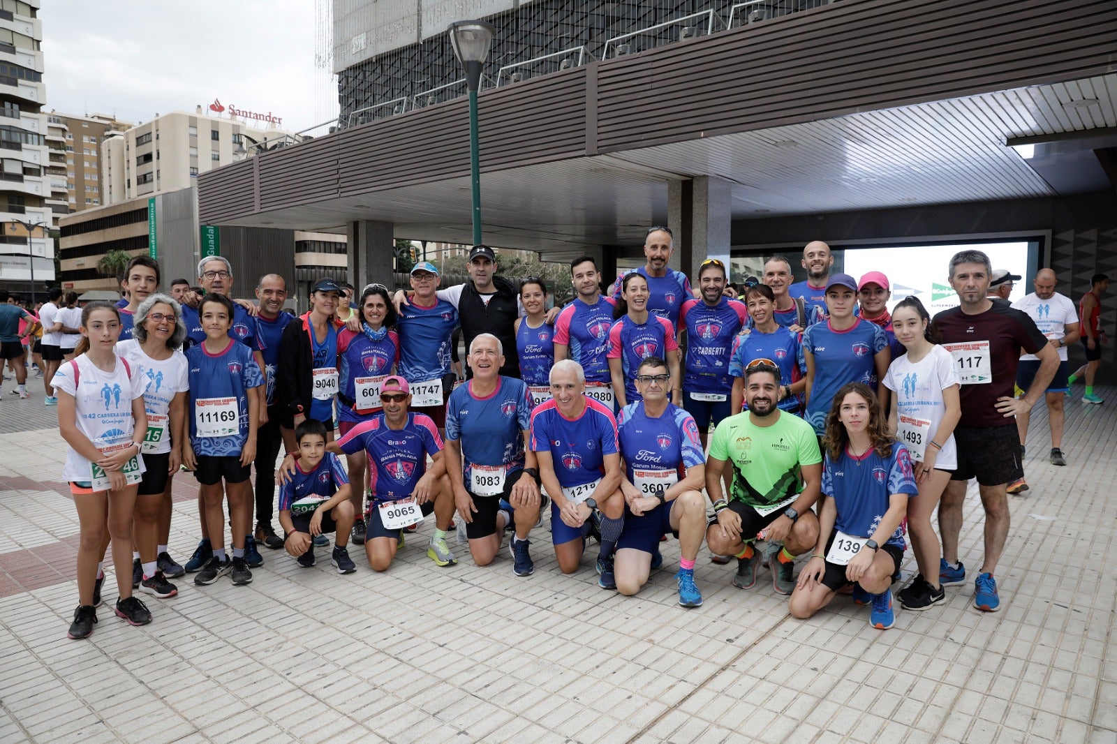 Casi 11.000 atletas participan este domingo en esta prueba que discurre por la capital malagueña.