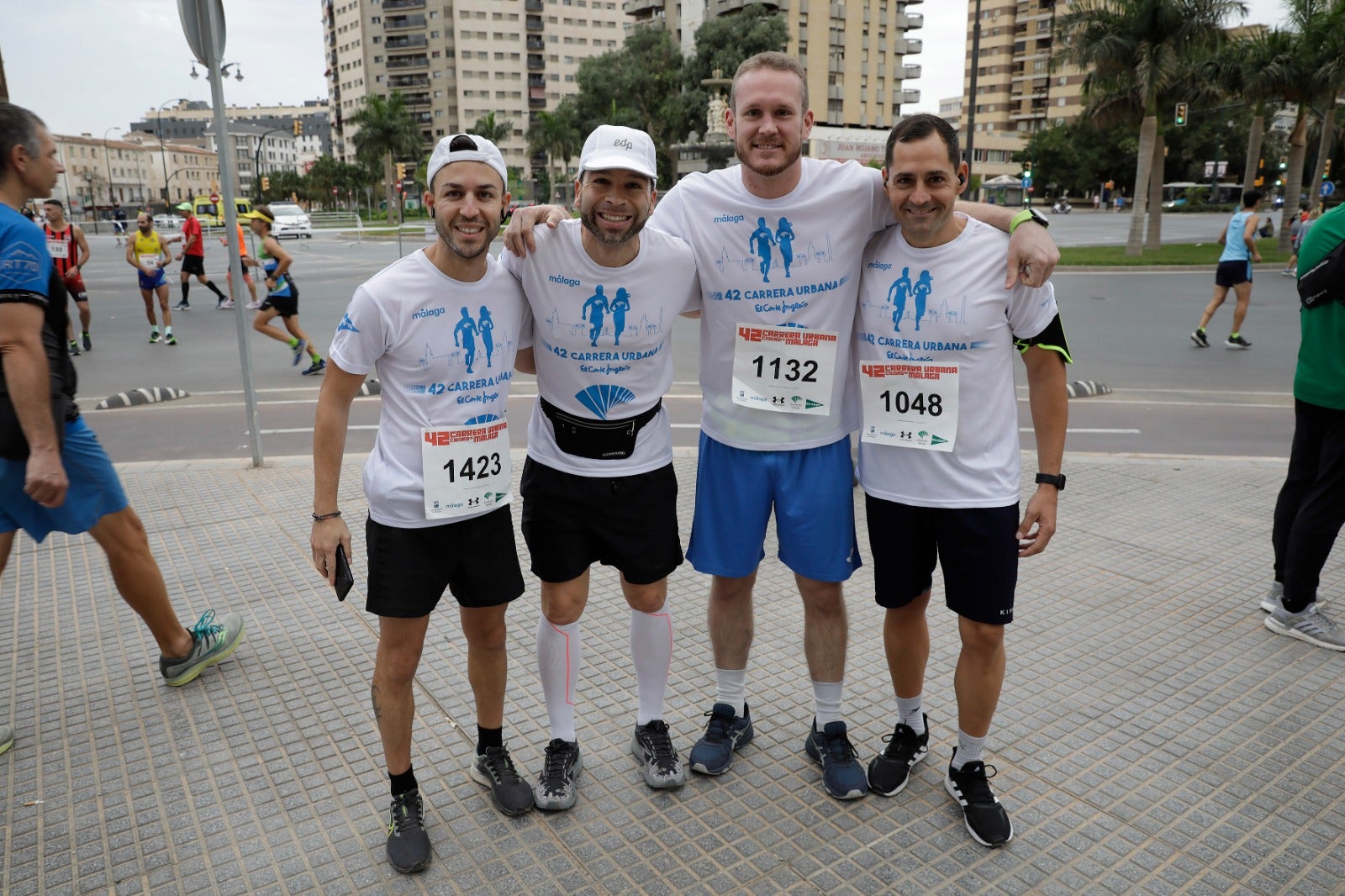 Casi 11.000 atletas participan este domingo en esta prueba que discurre por la capital malagueña.