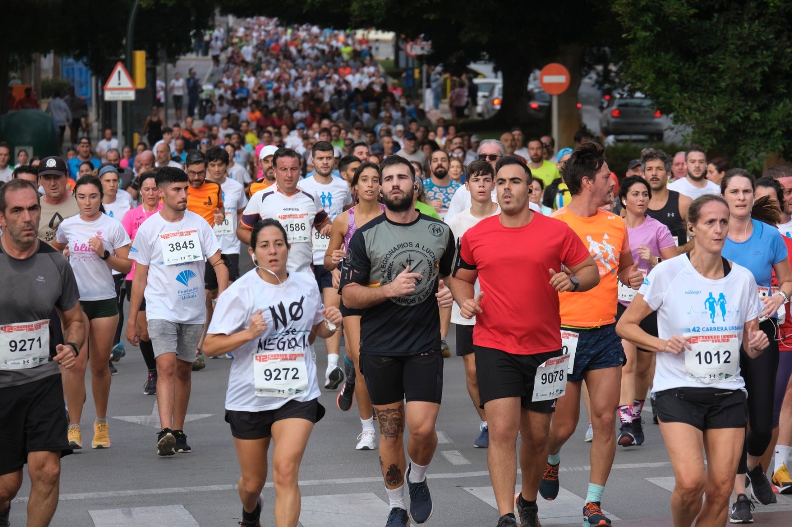 Casi 11.000 atletas participan este domingo en esta prueba que discurre por la capital malagueña.