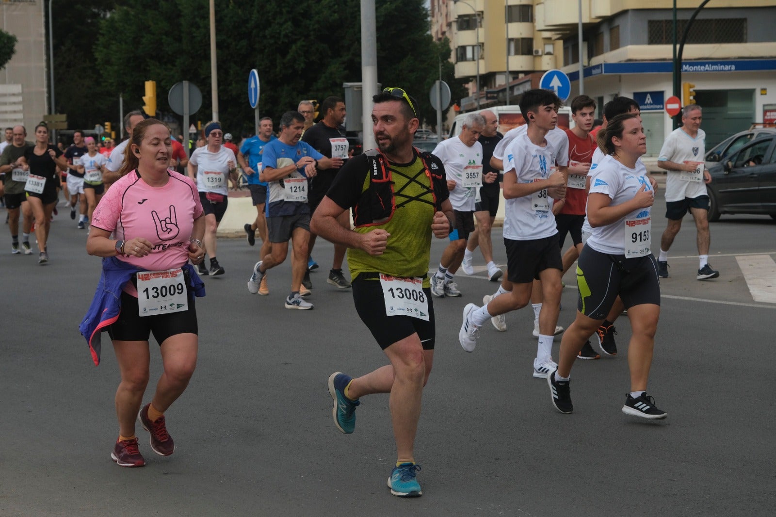 Casi 11.000 atletas participan este domingo en esta prueba que discurre por la capital malagueña.