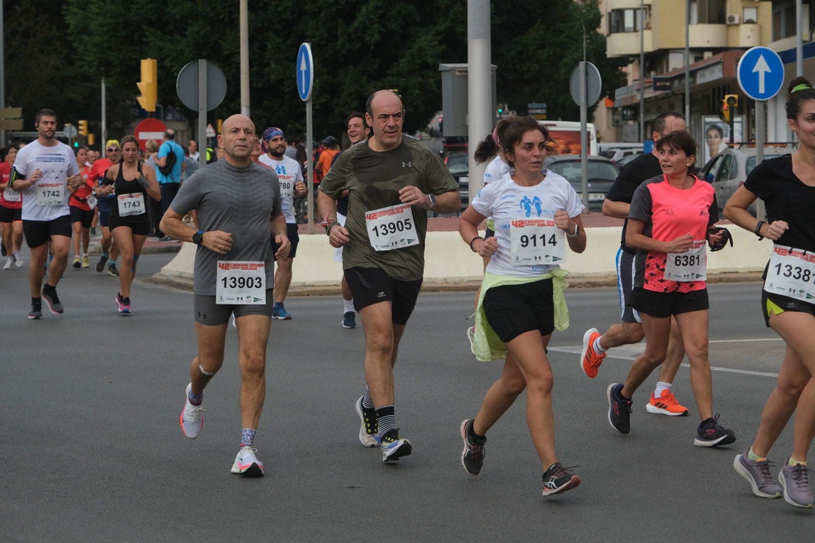 Casi 11.000 atletas participan este domingo en esta prueba que discurre por la capital malagueña.