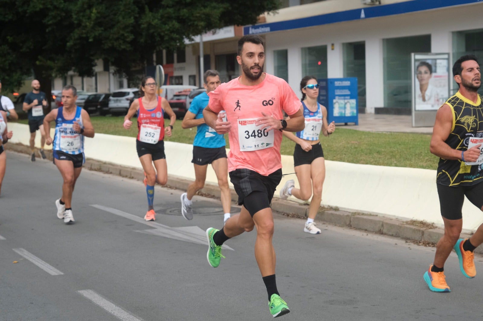 Casi 11.000 atletas participan este domingo en esta prueba que discurre por la capital malagueña.