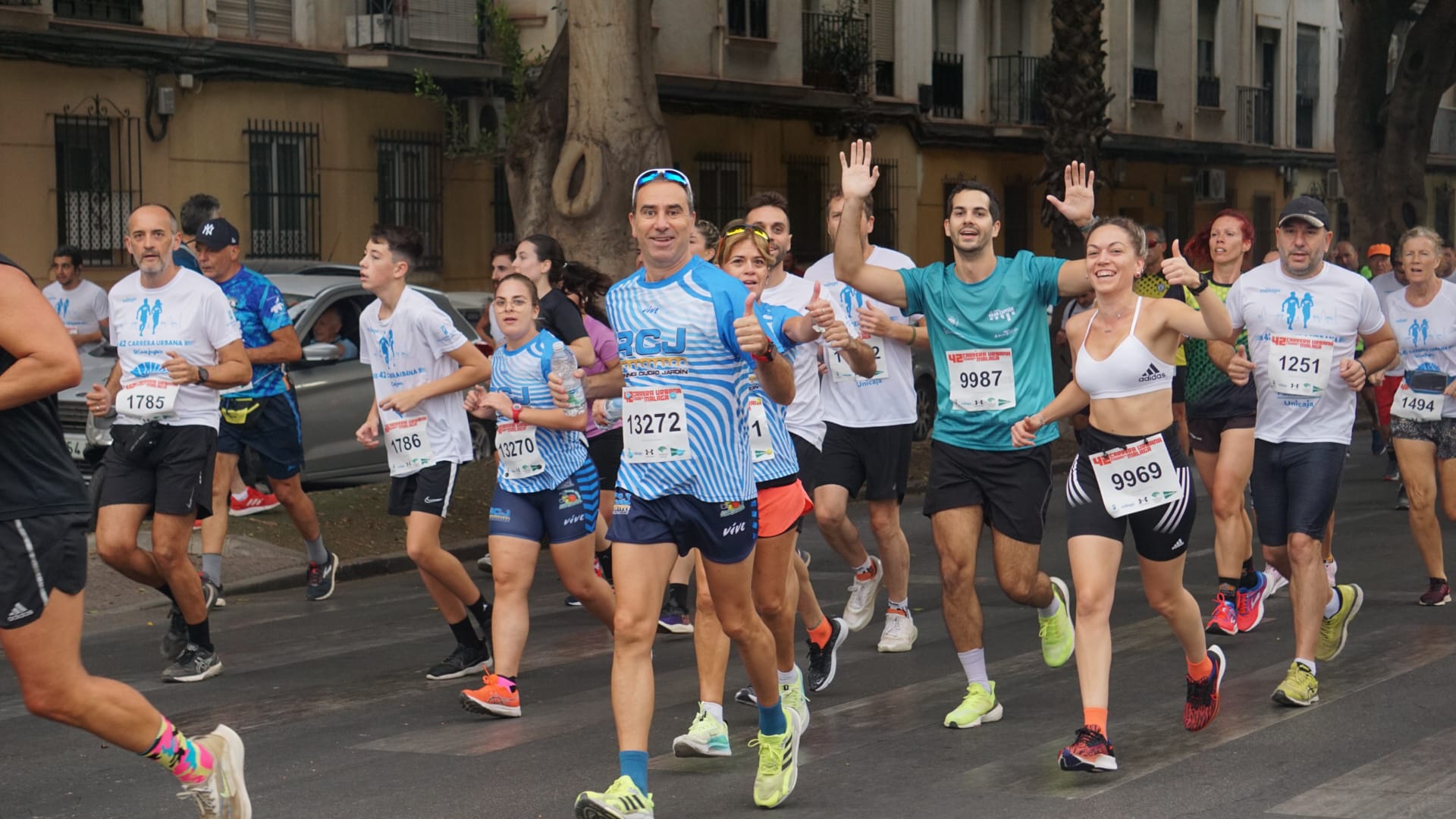 Casi 11.000 atletas participan este domingo en esta prueba que discurre por la capital malagueña.