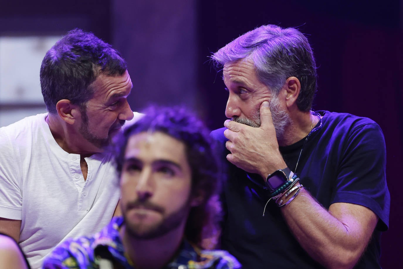 Antonio Banderas y Emilio Aragón han presentado este lunes la versión actualizada de 'Godspell' que estrenarán en el Teatro del Soho Caixabank el próximo 3 de noviembre. El malagueño se ha referido a la comedia musical como una obra que trata «principios universales que no pertenecen solo a una religión, sino a muchísimas religiones y a una forma de pensar que va más allá de las creencias».