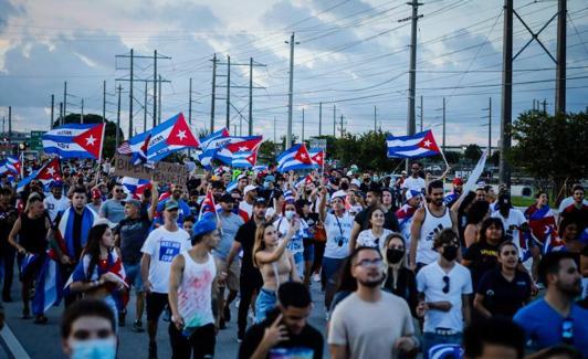 Manifestación en Florida en julio de 2021 en solidaridad con los detenidos tras las protestas desencadenadas en la isla.