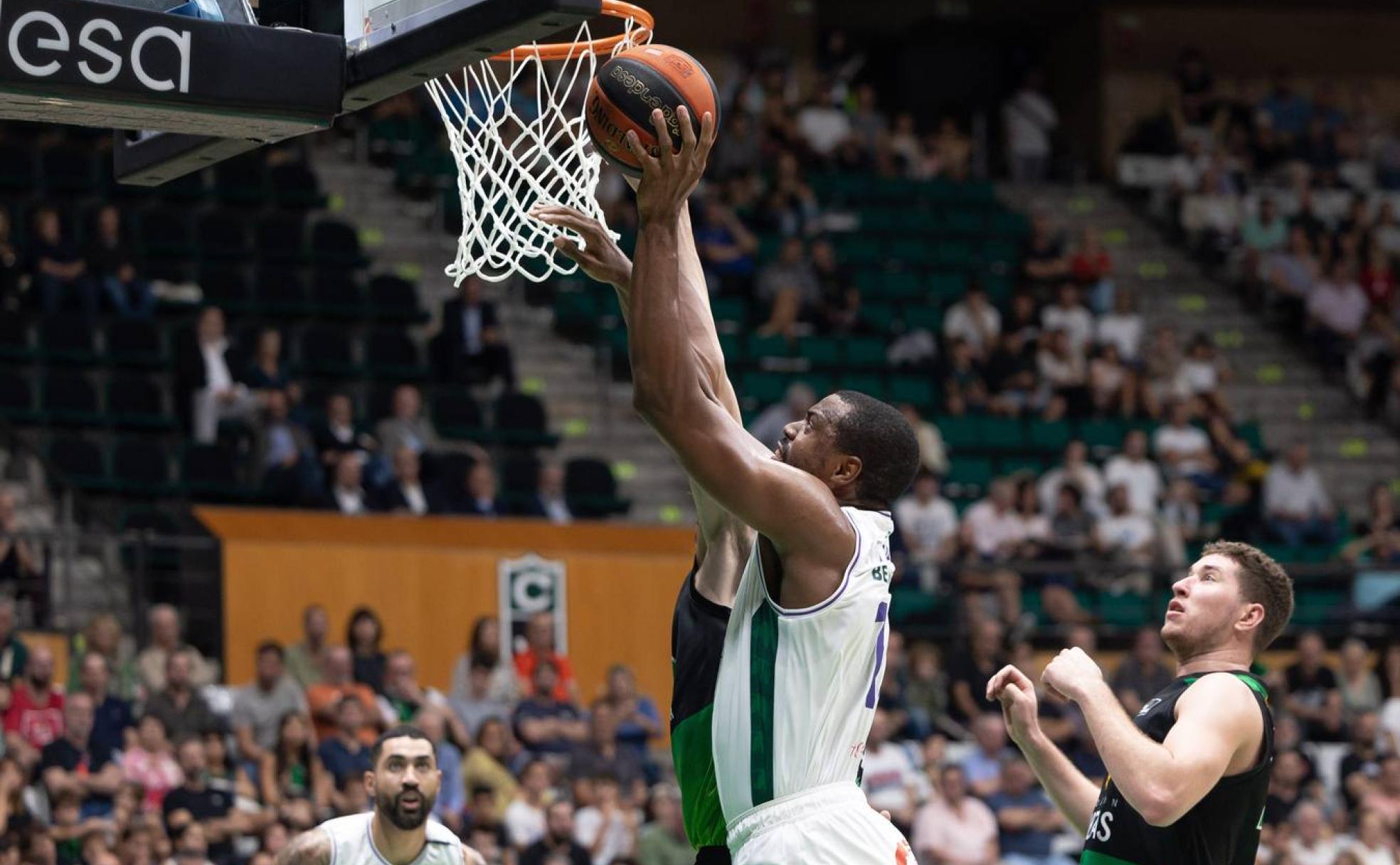 Al Unicaja se le cierra el aro