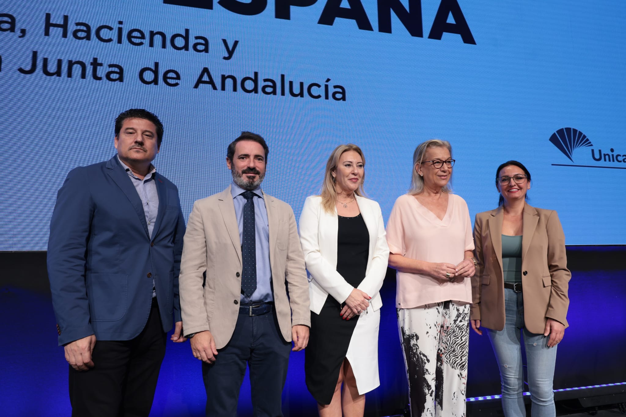 Fotos: Carolina España protagoniza un coloquio organizado por SUR y Unicaja Banco