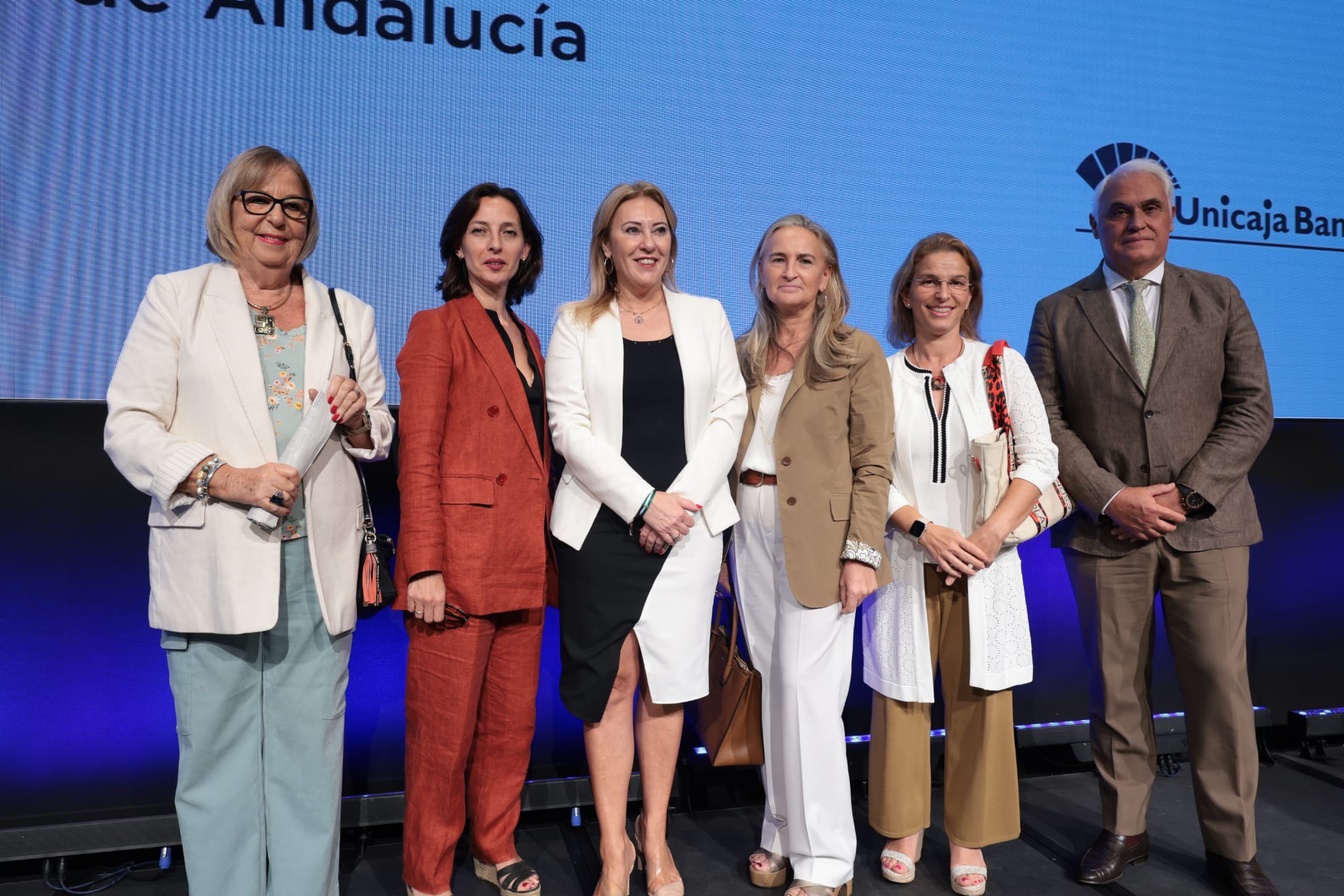 Fotos: Carolina España protagoniza un coloquio organizado por SUR y Unicaja Banco