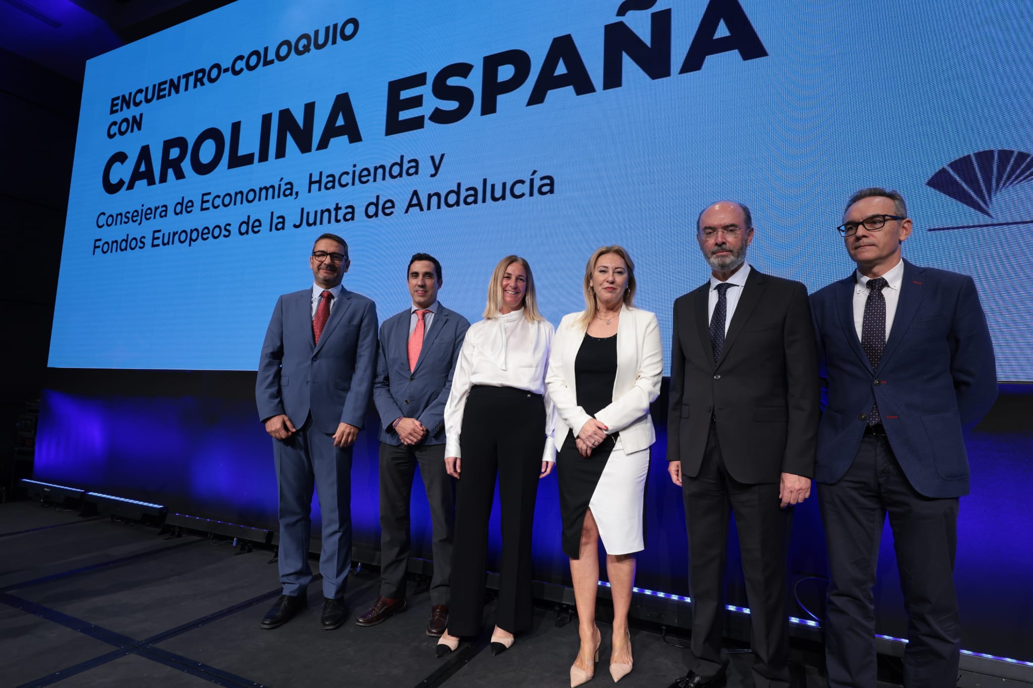 Fotos: Carolina España protagoniza un coloquio organizado por SUR y Unicaja Banco