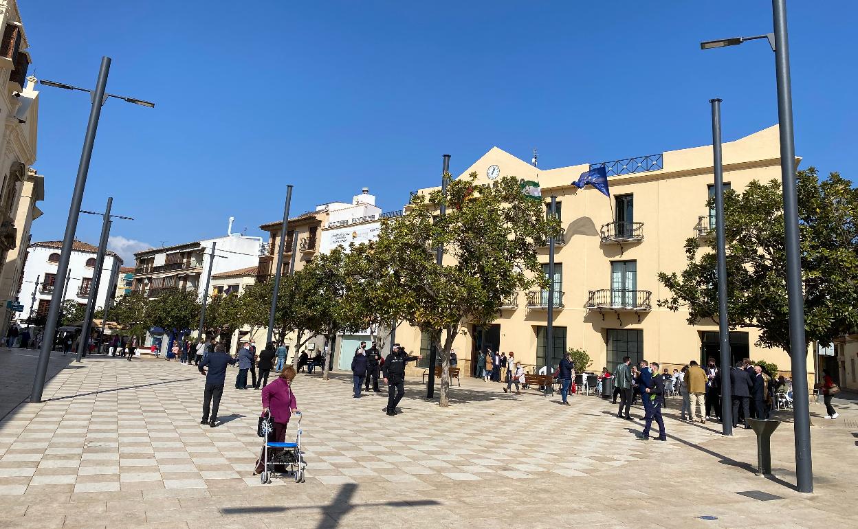 Fachada principal del Consistorio veleño en la plaza de Las Carmelitas. 