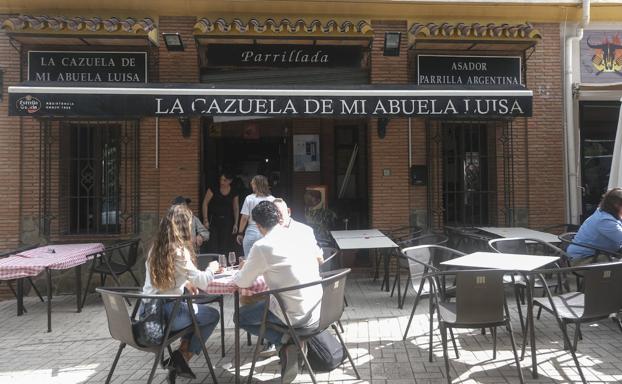 Local especializado en cortes de carne argentinos. 