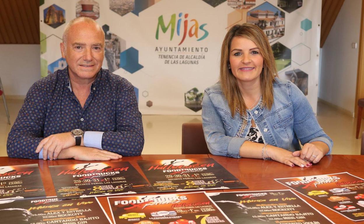 Fabián Dáncelo, responsable de Foodtrucks Xperience Halloween, y Tamara Vera, concejala de Fiestas y Juventud. 