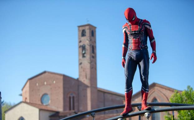 El Hombre Araña en la ciudad renacentista.