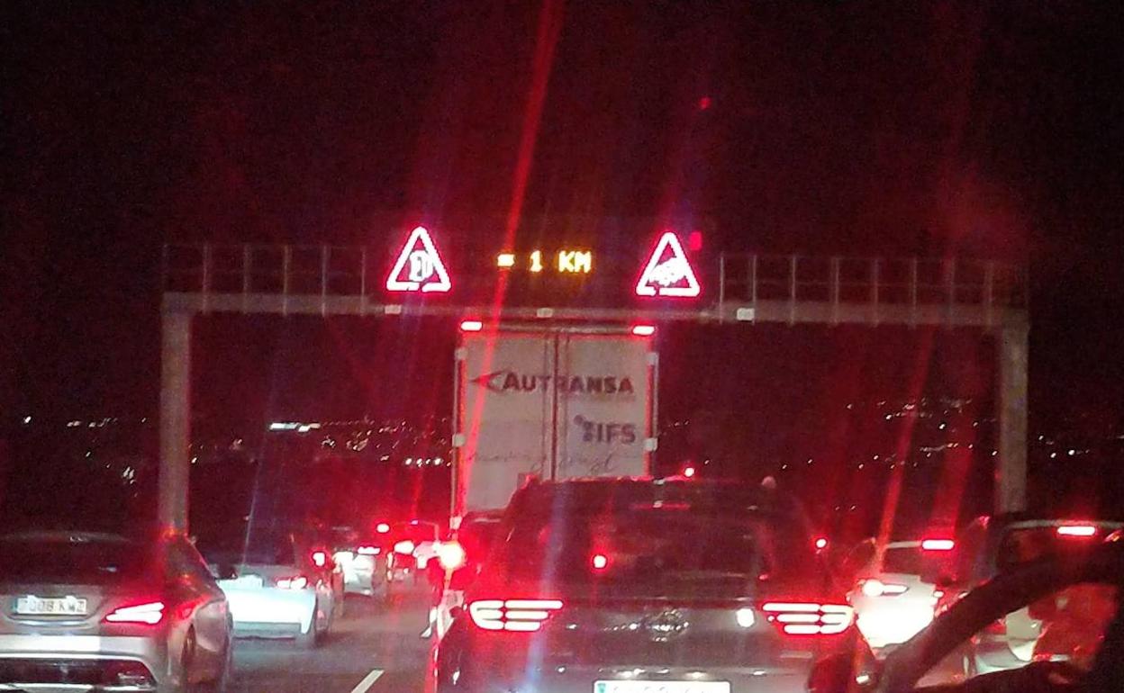 Un accidente múltiple provoca varios kilómetros de atascos en la A-7 en dirección Marbella