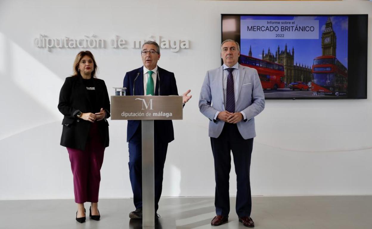 Del Cid, Salado y Díaz, durante la presentación del informe sobre el mercado británico. 