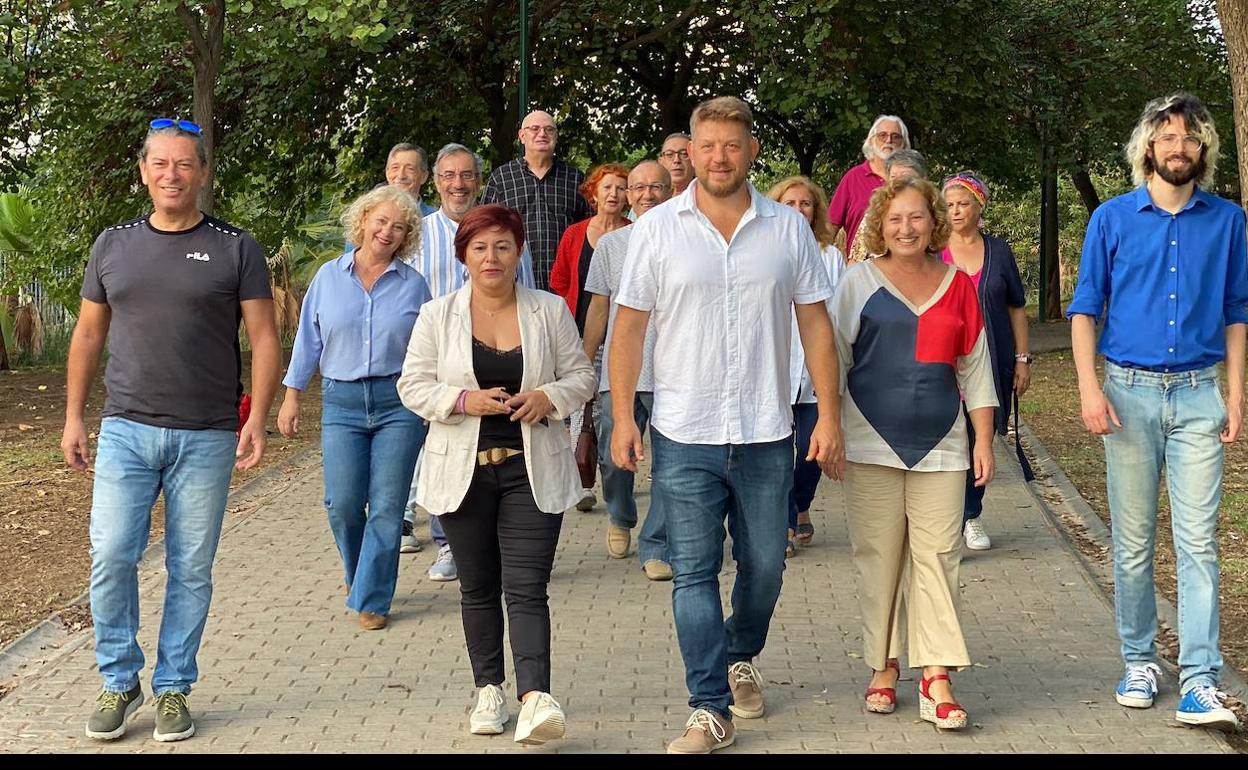 Sguiglia, en el centro, junto a integrantes de su candidatura. 