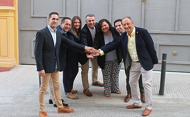 Sastre, con su equipo de trabajo que le acompañará en su mandato. 