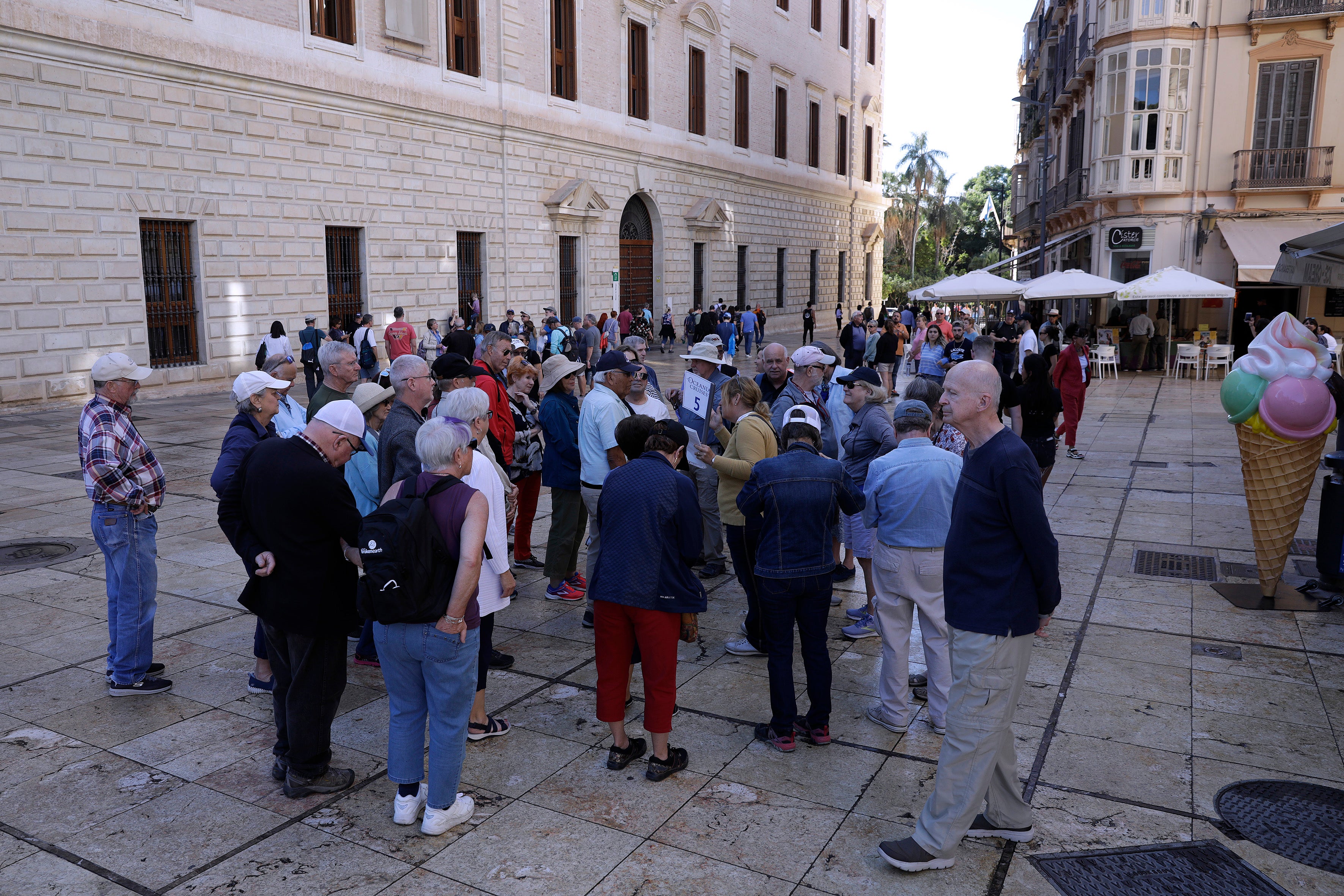 Sólo tres tienen capacidad para mover 4.270 viajeros el 'Norwegian Escape'; 2.253, el 'Marella Explorar 2'; y 2.416, el 'Vision of the Seas'. 