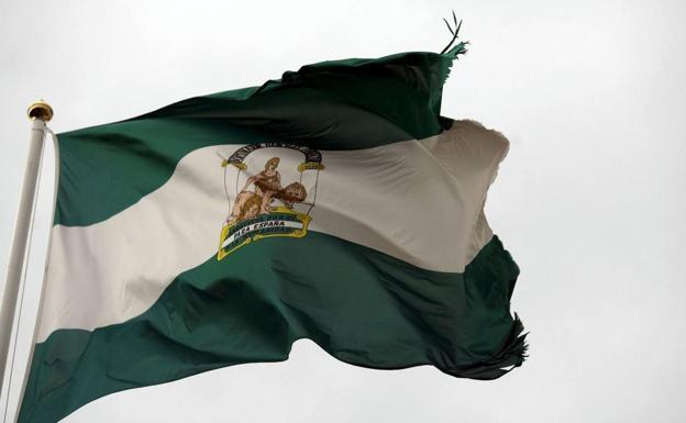 La Junta de Andalucía declara el 4 de diciembre Día de la Bandera, pero no será festivo