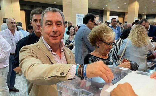 Un paripé, un acta «falsa» y una boda sin permiso: denuncian que un concejal del PP de Benalmádena celebró un enlace «desautorizado»