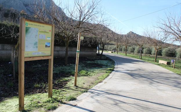 El inicio está junto al complejo turístico Alfarnatura