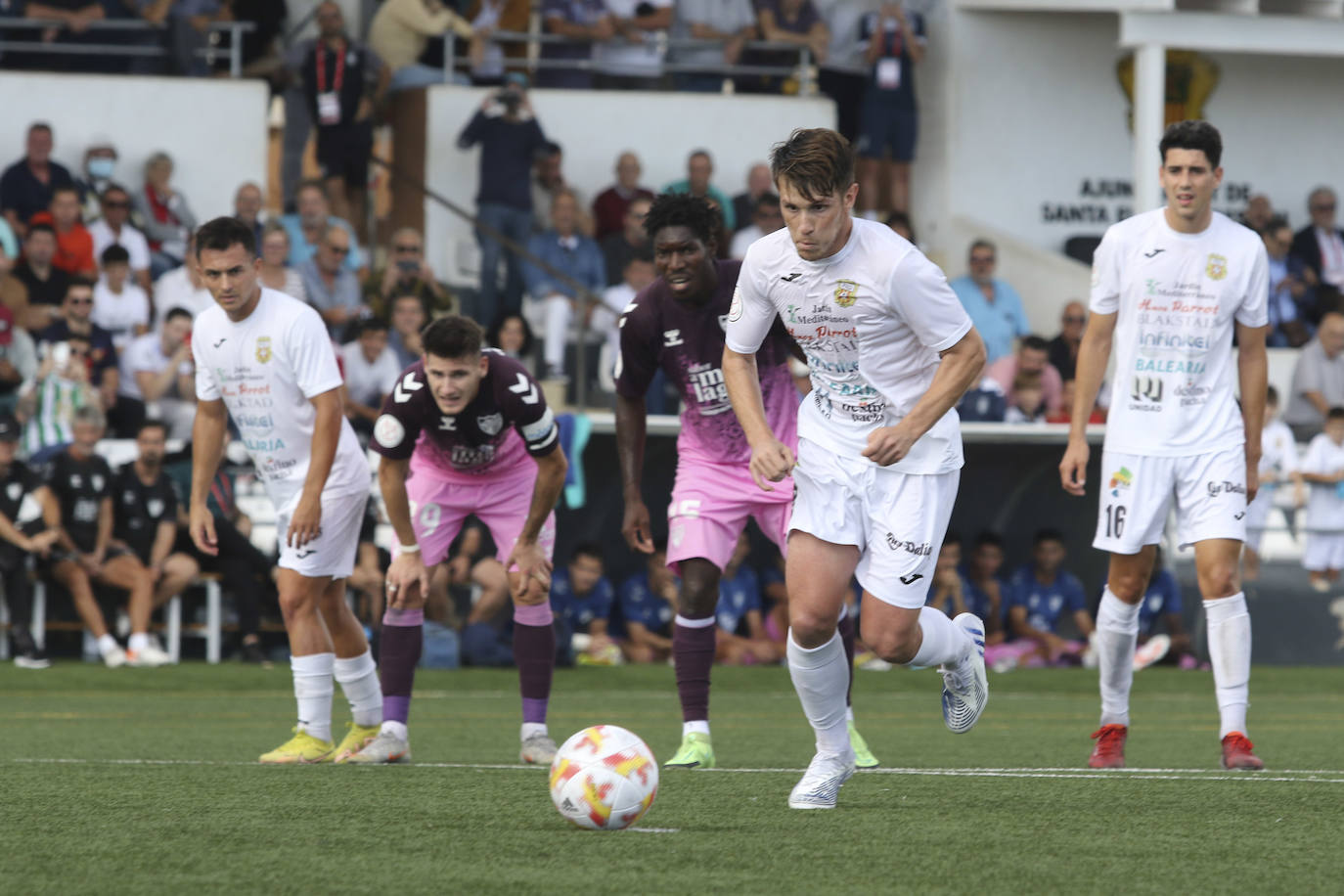 El conjunto blanquiazul logró con muchísimo sufrimiento el pase a la segunda ronda de la Copa del Rey en un partido en el que los locales se adelantaron en el marcador y estrellaron dos lanzamientos en los palos en el partido.