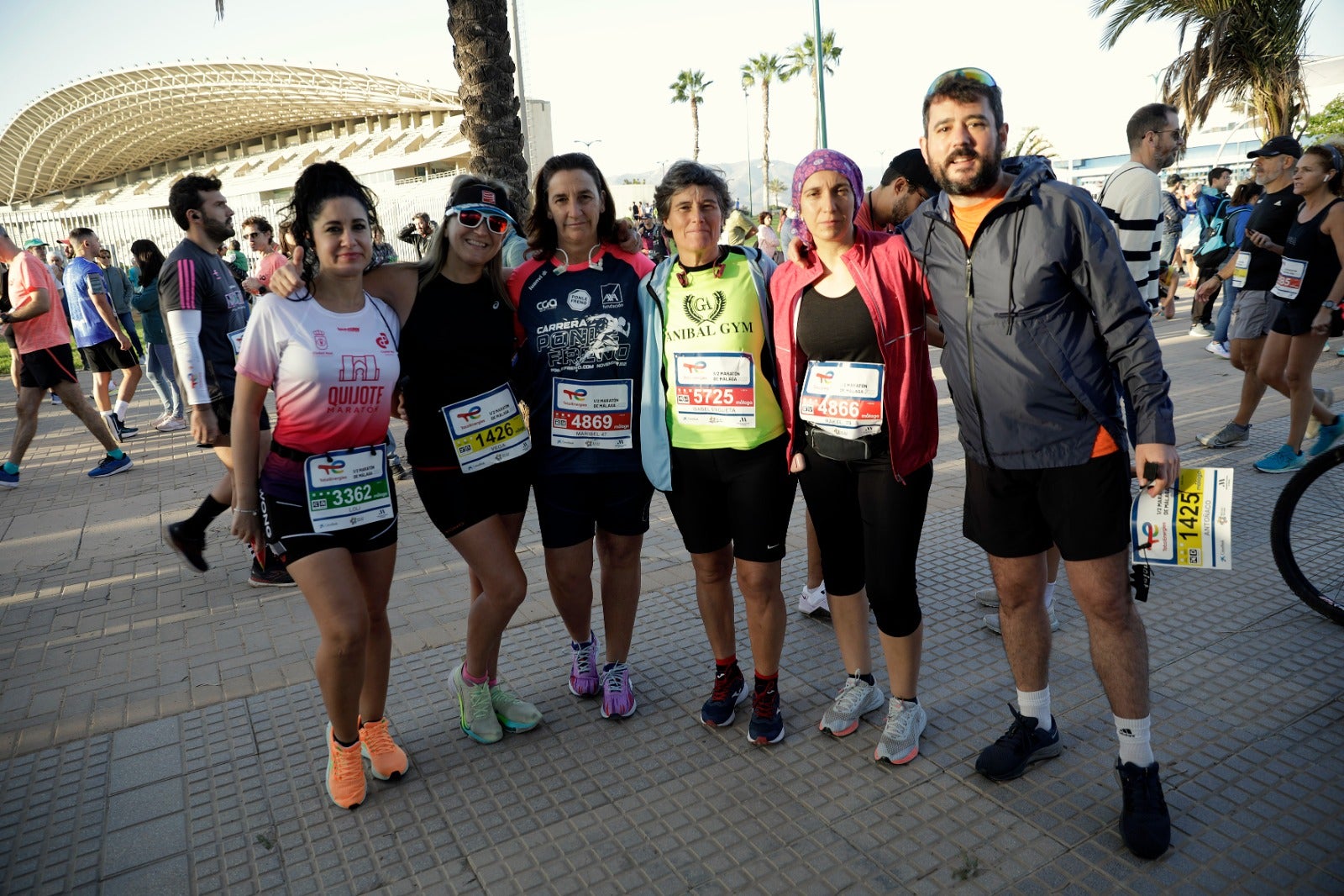 Miles de corredores participan en esta prueba que discurre por 21.097 metros homologados por la Real Federación Española de Atletismo, con sólo diez curvas y seis metros de desnivel desde el punto más alto al más bajo del recorrido.