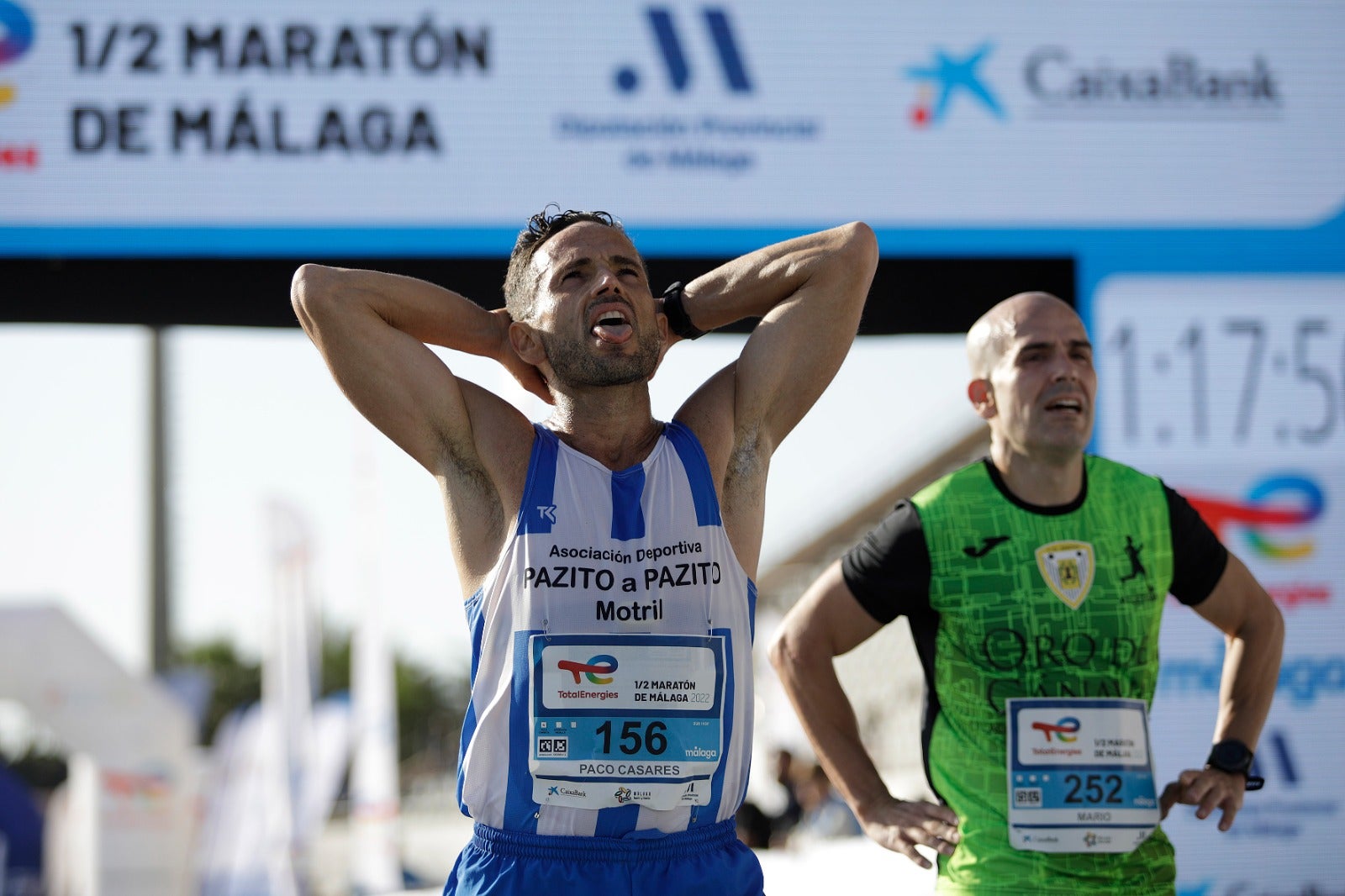 Miles de corredores participan en esta prueba que discurre por 21.097 metros homologados por la Real Federación Española de Atletismo, con sólo diez curvas y seis metros de desnivel desde el punto más alto al más bajo del recorrido.