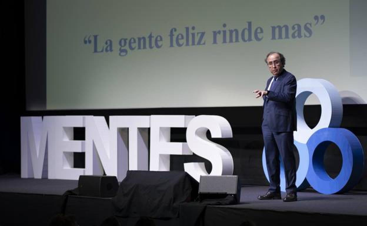 Emilio Duró, durante una charla.