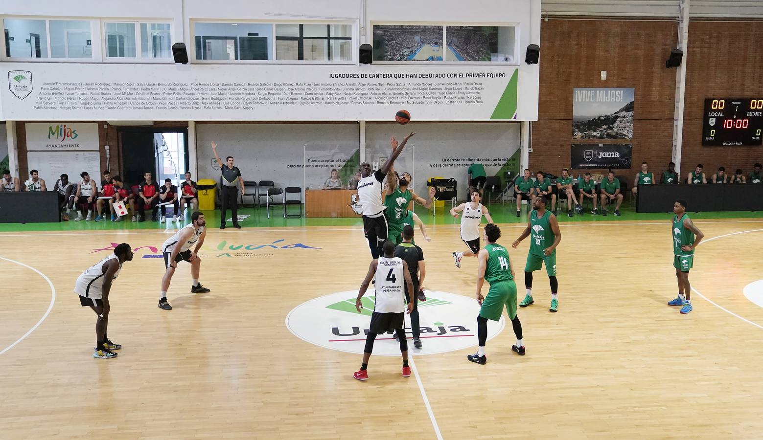 El Unicaja y el Covirán Granada se enfrentaron en un partido amistoso en Los Guindos. 