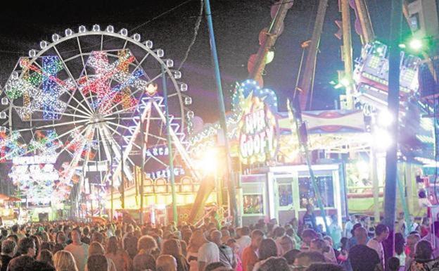 Las atracciones mayores pagan 536,26 euros por instalarse en la Feria. 