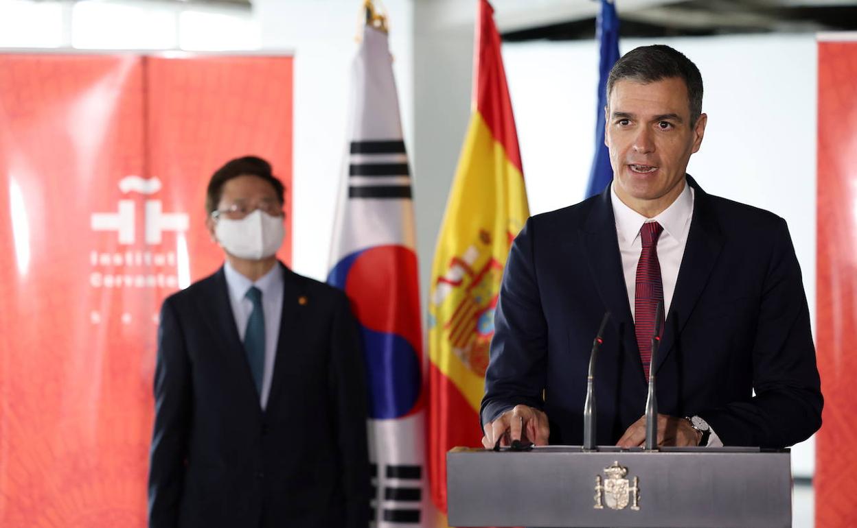 El jefe del Ejecutivo español, Pedro Sánchez, este jueves en Seúl durante un acto.