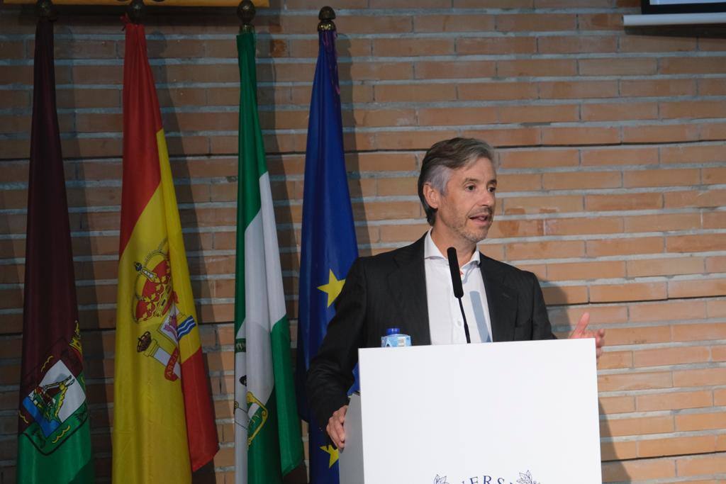 La tercera edición de estos galardones reconoce a los tres mejores expedientes universitarios del curso 2021/2022 de la UMA en Turismo