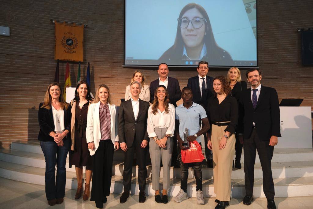 La tercera edición de estos galardones reconoce a los tres mejores expedientes universitarios del curso 2021/2022 de la UMA en Turismo